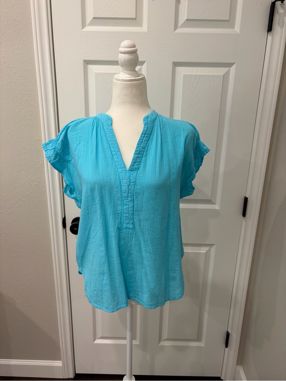 ivy jane Turquoise V-Neck Flutter Sleeve Top - Size S